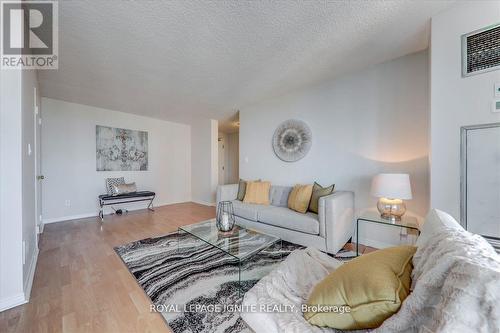 508 - 400 Mclevin Avenue, Toronto, ON - Indoor Photo Showing Living Room