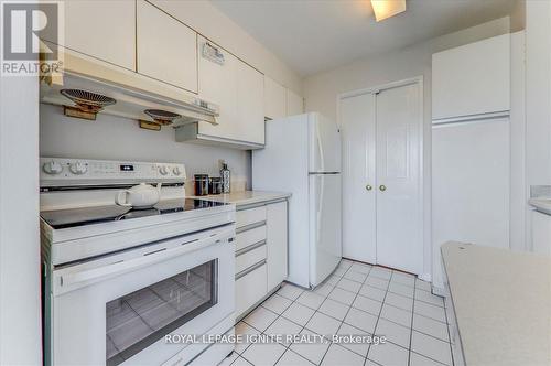 508 - 400 Mclevin Avenue, Toronto, ON - Indoor Photo Showing Kitchen