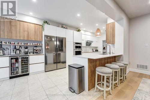 6 Harvest Court, Richmond Hill, ON - Indoor Photo Showing Kitchen