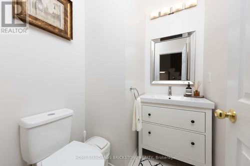 6 Harvest Court, Richmond Hill, ON - Indoor Photo Showing Bathroom