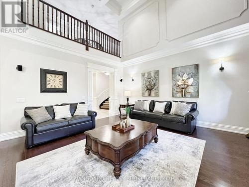 7 Cape George Trail, King, ON - Indoor Photo Showing Living Room