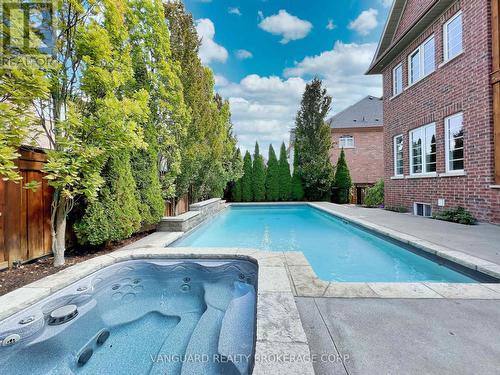 7 Cape George Trail, King, ON - Outdoor With In Ground Pool With Backyard