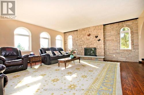 21830 Mccowan Road, East Gwillimbury, ON - Indoor Photo Showing Living Room With Fireplace