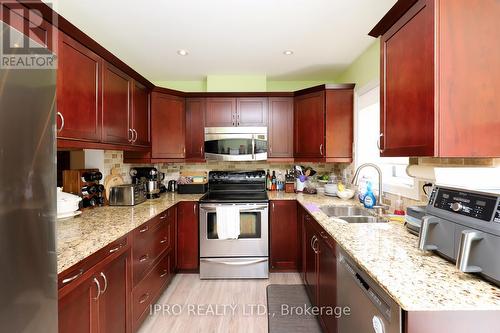 26 Wimbledon Court, Brampton, ON - Indoor Photo Showing Kitchen With Double Sink