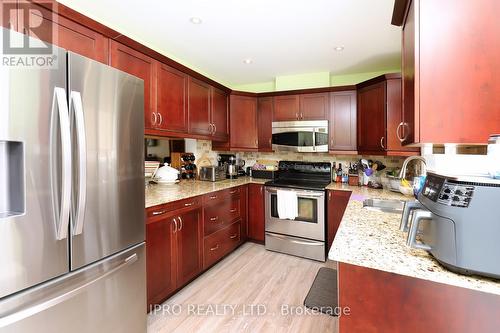 26 Wimbledon Court, Brampton, ON - Indoor Photo Showing Kitchen With Double Sink