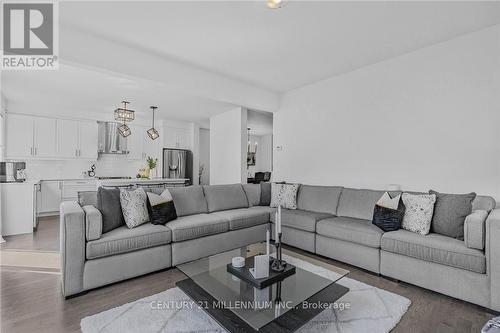 33 Autumn Drive, Wasaga Beach, ON - Indoor Photo Showing Living Room