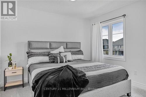 33 Autumn Drive, Wasaga Beach, ON - Indoor Photo Showing Bedroom