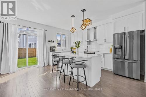 33 Autumn Drive, Wasaga Beach, ON - Indoor Photo Showing Kitchen With Upgraded Kitchen