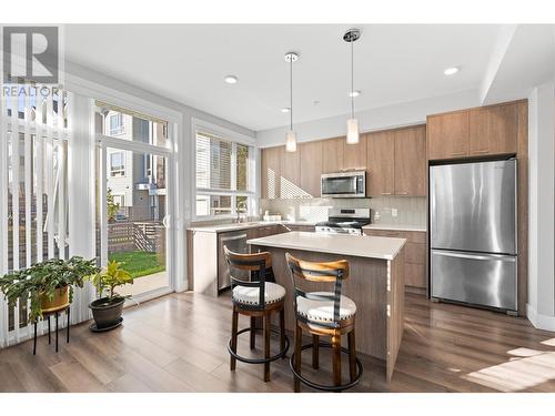 13098 Shoreline Way Unit# 26, Lake Country, BC - Indoor Photo Showing Kitchen With Stainless Steel Kitchen With Upgraded Kitchen