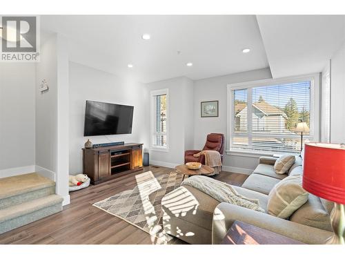 13098 Shoreline Way Unit# 26, Lake Country, BC - Indoor Photo Showing Living Room