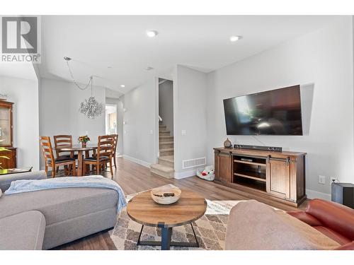 13098 Shoreline Way Unit# 26, Lake Country, BC - Indoor Photo Showing Living Room