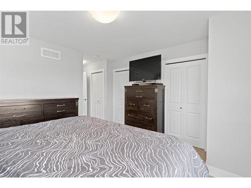 13098 Shoreline Way Unit# 26, Lake Country, BC - Indoor Photo Showing Bedroom