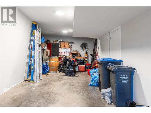 13098 Shoreline Way Unit# 26, Lake Country, BC - Indoor Photo Showing Garage