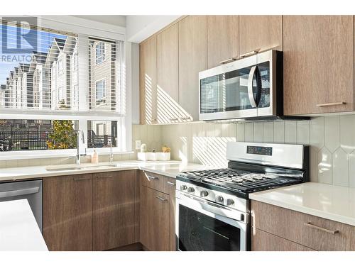 13098 Shoreline Way Unit# 26, Lake Country, BC - Indoor Photo Showing Kitchen With Upgraded Kitchen