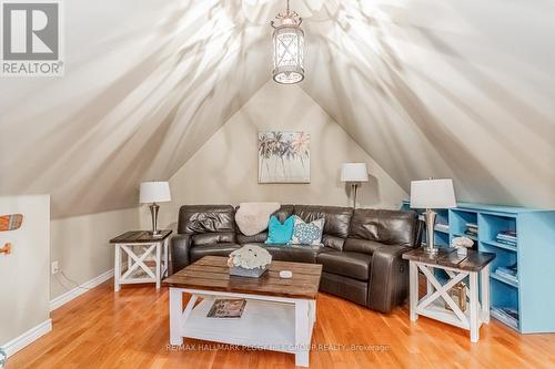 72 High Street, Barrie, ON - Indoor Photo Showing Living Room