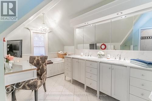 72 High Street, Barrie, ON - Indoor Photo Showing Bathroom