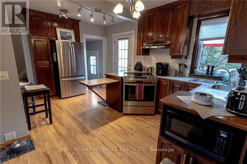 311 Fraser Street, Pembroke, ON - Indoor Photo Showing Kitchen With Double Sink