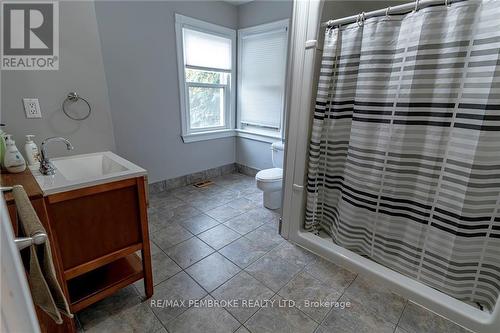 311 Fraser Street, Pembroke, ON - Indoor Photo Showing Bathroom