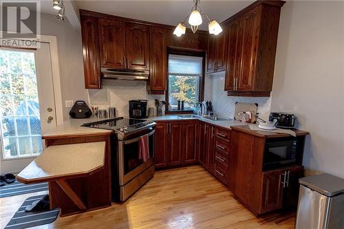 311 Fraser Street, Pembroke, ON - Indoor Photo Showing Kitchen