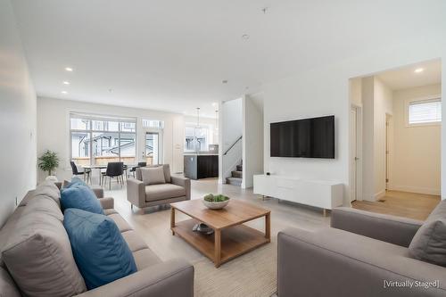 13 20680 76B Avenue, Langley, BC - Indoor Photo Showing Living Room