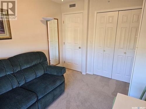 302 1172 103Rd Street, North Battleford, SK - Indoor Photo Showing Living Room