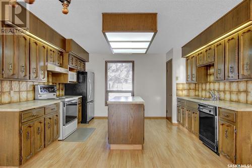 7227 Sherwood Drive, Regina, SK - Indoor Photo Showing Kitchen