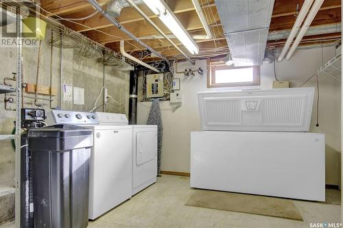 7227 Sherwood Drive, Regina, SK - Indoor Photo Showing Laundry Room