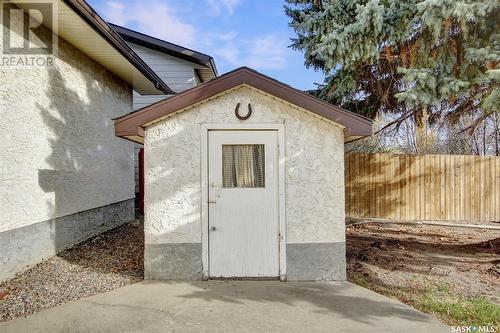 7227 Sherwood Drive, Regina, SK - Outdoor