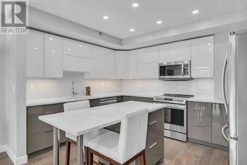 1152 Sunset Drive Unit# 1201, Kelowna, BC - Indoor Photo Showing Kitchen With Stainless Steel Kitchen With Upgraded Kitchen