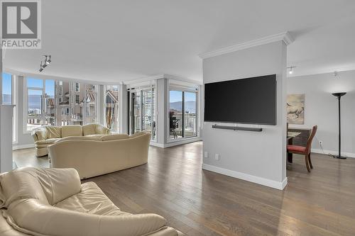 1152 Sunset Drive Unit# 1201, Kelowna, BC - Indoor Photo Showing Living Room