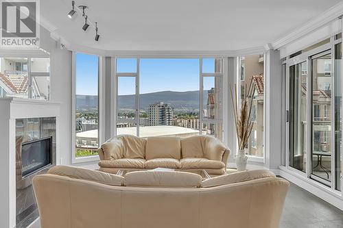 1152 Sunset Drive Unit# 1201, Kelowna, BC - Indoor Photo Showing Living Room With Fireplace