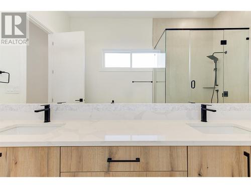 10287 Beacon Hill Drive, Lake Country, BC - Indoor Photo Showing Bathroom