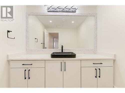 10287 Beacon Hill Drive, Lake Country, BC - Indoor Photo Showing Bathroom