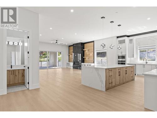 10287 Beacon Hill Drive, Lake Country, BC - Indoor Photo Showing Kitchen