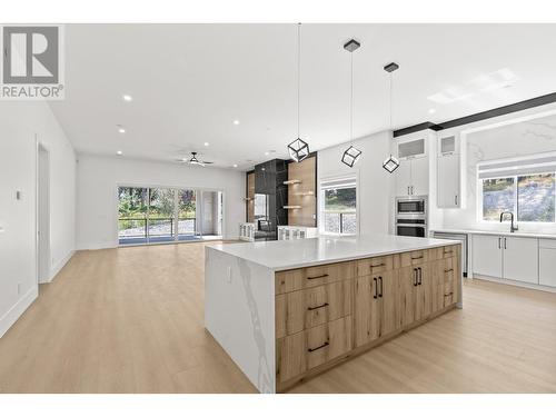 10287 Beacon Hill Drive, Lake Country, BC - Indoor Photo Showing Kitchen With Upgraded Kitchen