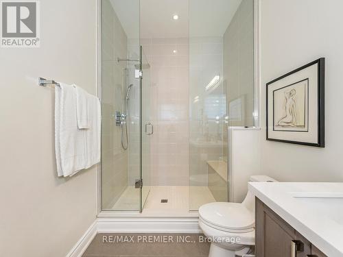 22 Great Heron Court, King, ON - Indoor Photo Showing Bathroom