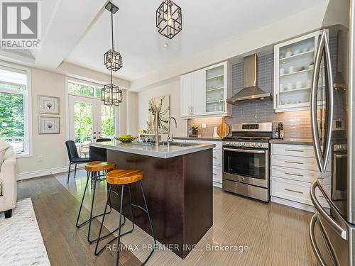 22 Great Heron Court, King, ON - Indoor Photo Showing Kitchen With Double Sink With Upgraded Kitchen