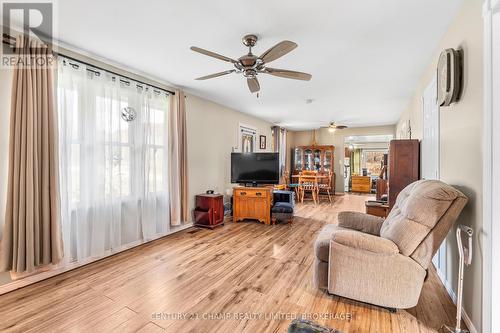 743 Highway 15, Rr#2, Rideau Lakes (817 - Rideau Lakes (South Crosby) Twp), ON - Indoor Photo Showing Living Room