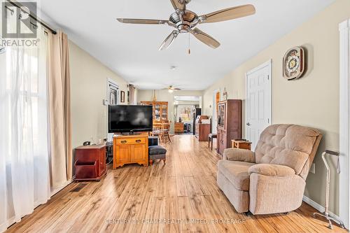 743 Highway 15, Rr#2, Rideau Lakes (817 - Rideau Lakes (South Crosby) Twp), ON - Indoor Photo Showing Living Room