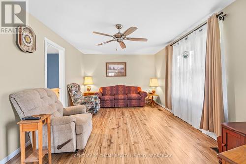 743 Highway 15, Rr#2, Rideau Lakes (817 - Rideau Lakes (South Crosby) Twp), ON - Indoor Photo Showing Living Room