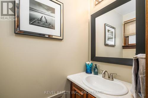 751 Johnson Street, Kingston (Central City East), ON - Indoor Photo Showing Bathroom