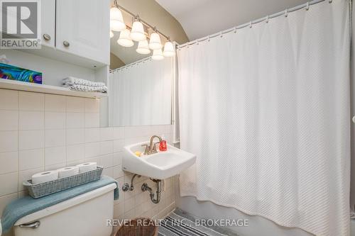 751 Johnson Street, Kingston (Central City East), ON - Indoor Photo Showing Bathroom