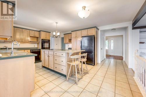 Kitchen - 3070 Sandpiper Trail, Plympton-Wyoming (Plympton Wyoming), ON - Indoor Photo Showing Kitchen With Double Sink