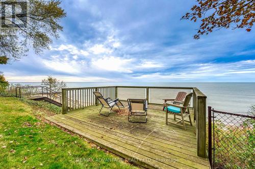 Large deck with stunning views of Lake Huron - 3070 Sandpiper Trail, Plympton-Wyoming (Plympton Wyoming), ON - Outdoor With Body Of Water With View