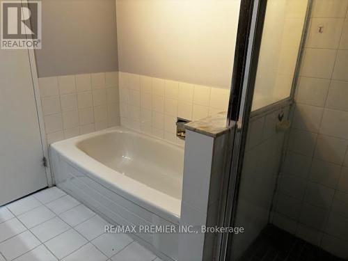 209 - 5785 Yonge Street, Toronto, ON - Indoor Photo Showing Bathroom