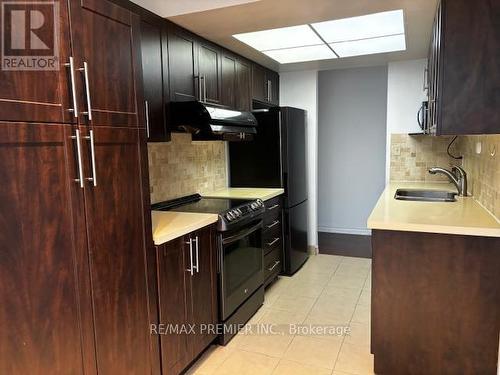 209 - 5785 Yonge Street, Toronto, ON - Indoor Photo Showing Kitchen