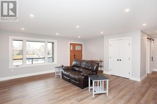 43 Birch Crescent, Kawartha Lakes (Bobcaygeon), ON - Indoor Photo Showing Living Room