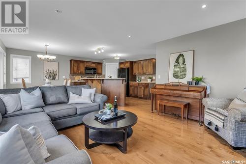 702 Lynd Crescent, Saskatoon, SK - Indoor Photo Showing Living Room