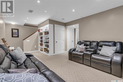 702 Lynd Crescent, Saskatoon, SK - Indoor Photo Showing Living Room