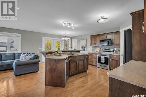 702 Lynd Crescent, Saskatoon, SK - Indoor Photo Showing Kitchen